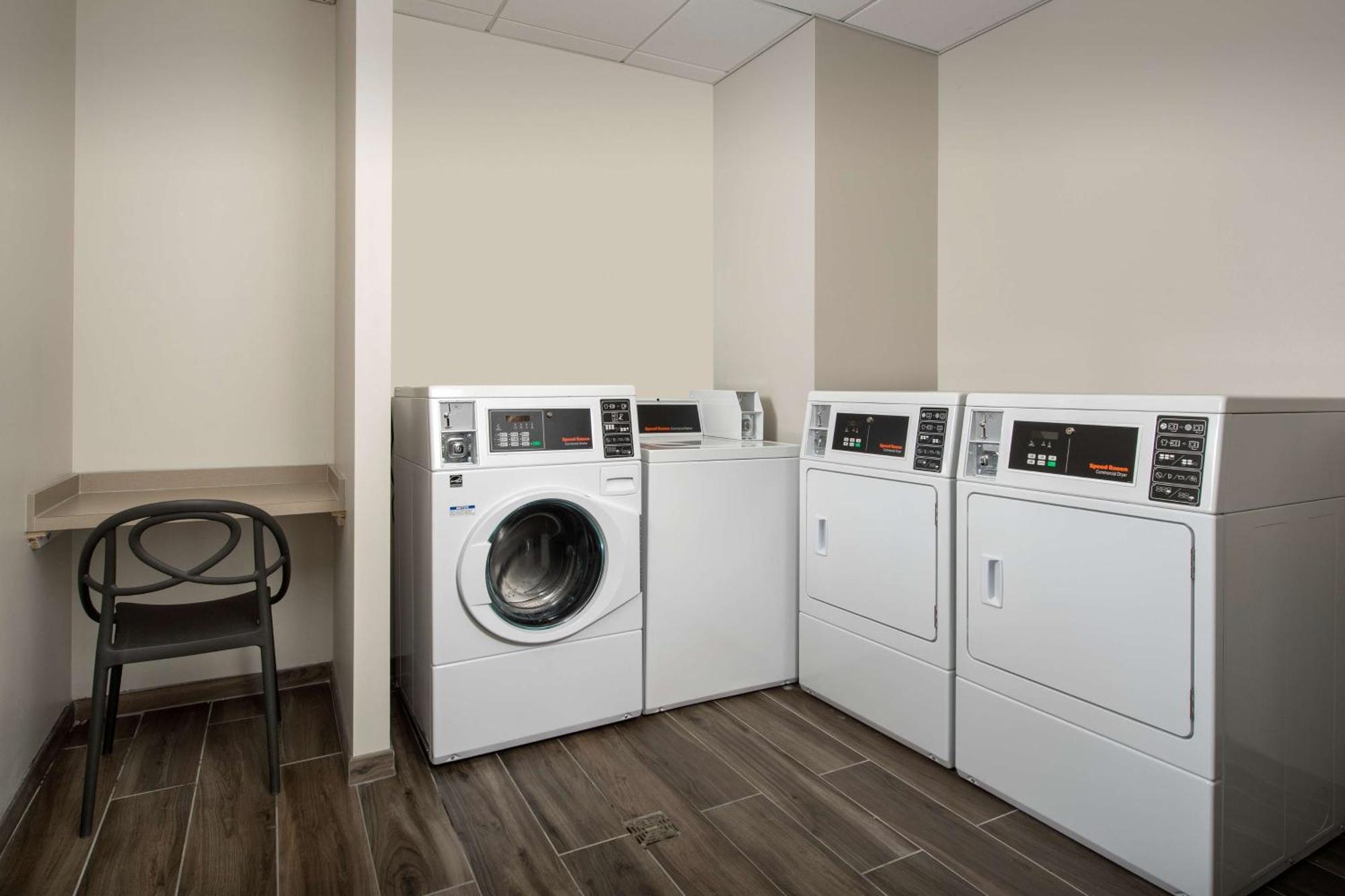 Homewood Suites By Hilton Louisville Airport ภายนอก รูปภาพ