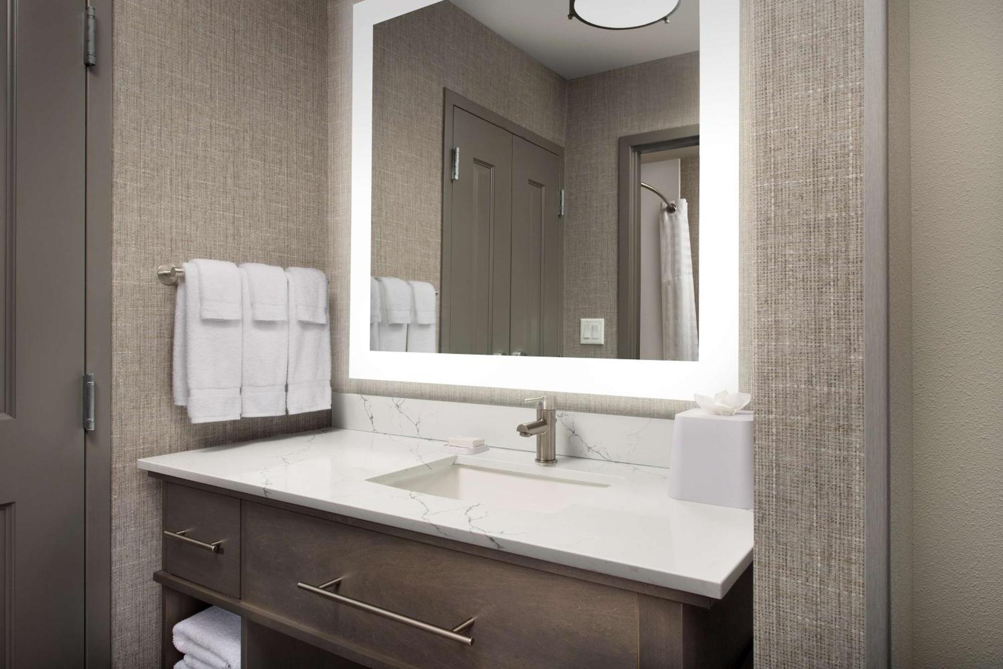 Homewood Suites By Hilton Louisville Airport ภายนอก รูปภาพ